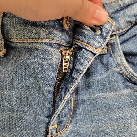 Hollister Destroyed/Distressed Skinny Jeans - Picture 6 of 10